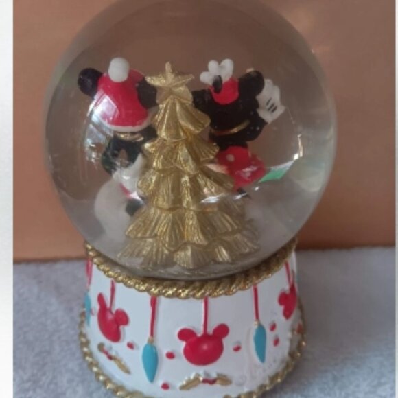 Mickey and Minnie Mouse musical snow globe "Winter Magic" - Picture 4 of 4